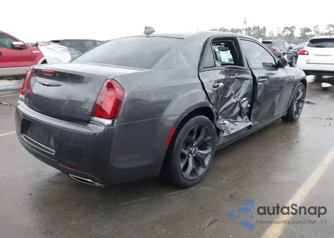 2023 Chrysler 300 300S z USA, uszkodzony, nr VIN 2C3CCABG6PH620396